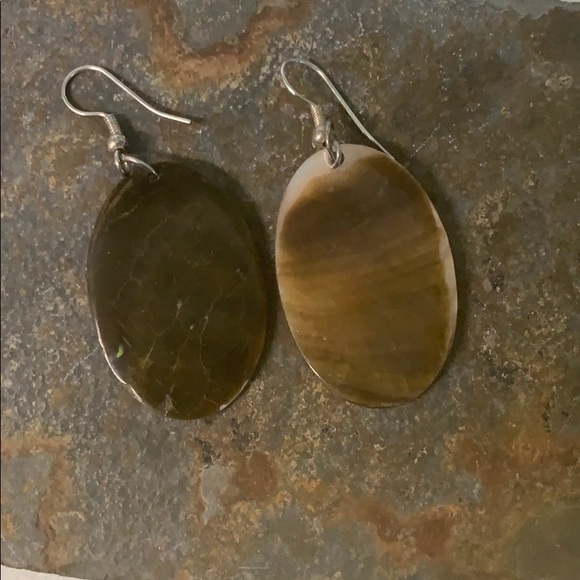 Shell earrings - Picture 3 of 3